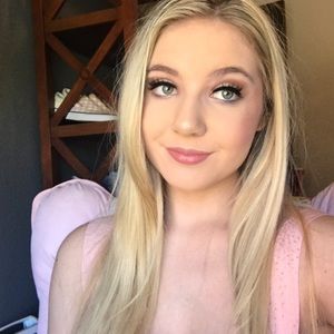 Meet your Posher, Phoenix